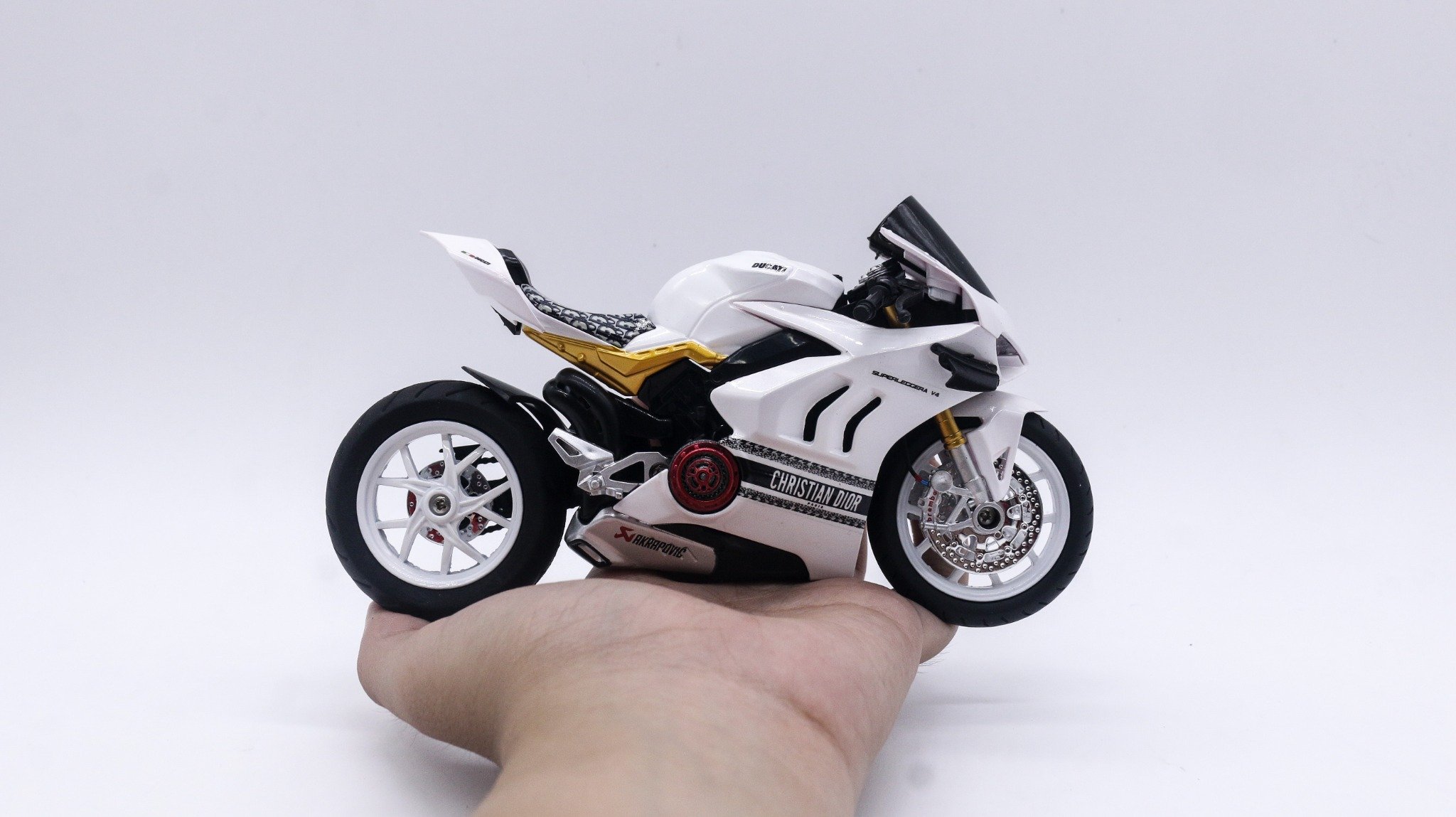  Mô hình xe độ Ducati V4 custom Christian Dior độ nồi khô tỉ lệ 1:12 Autono1 Alloy D223P 