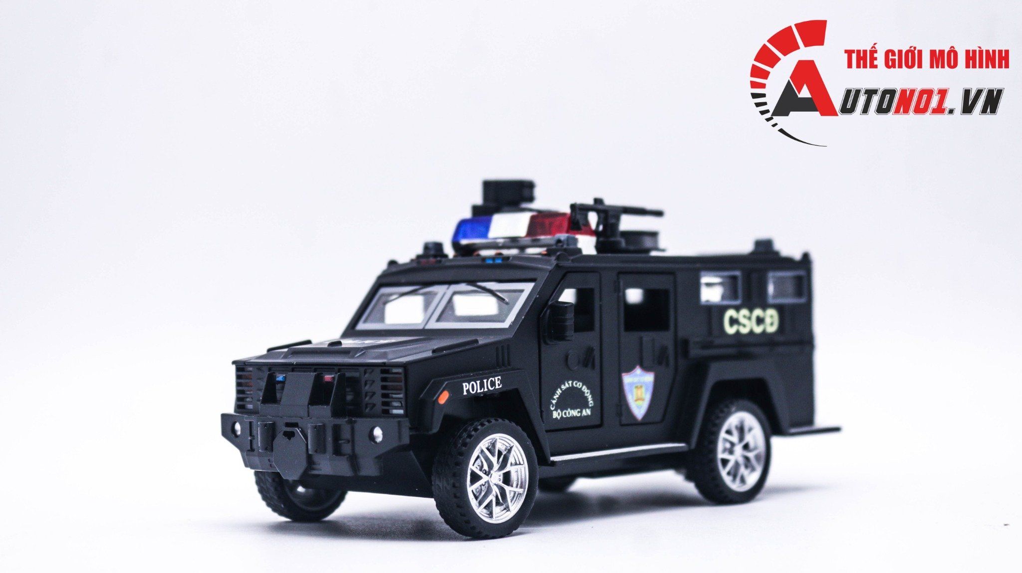  Mô hình xe cảnh sát bọc thép SWAT có đèn có âm thanh tỉ lệ 1:32 Alloy OT367 