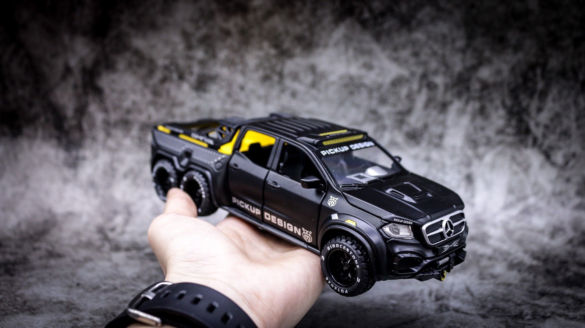 Mô hình xe Mercedes X-Class 6x6 1:32 Chimei Model 6925