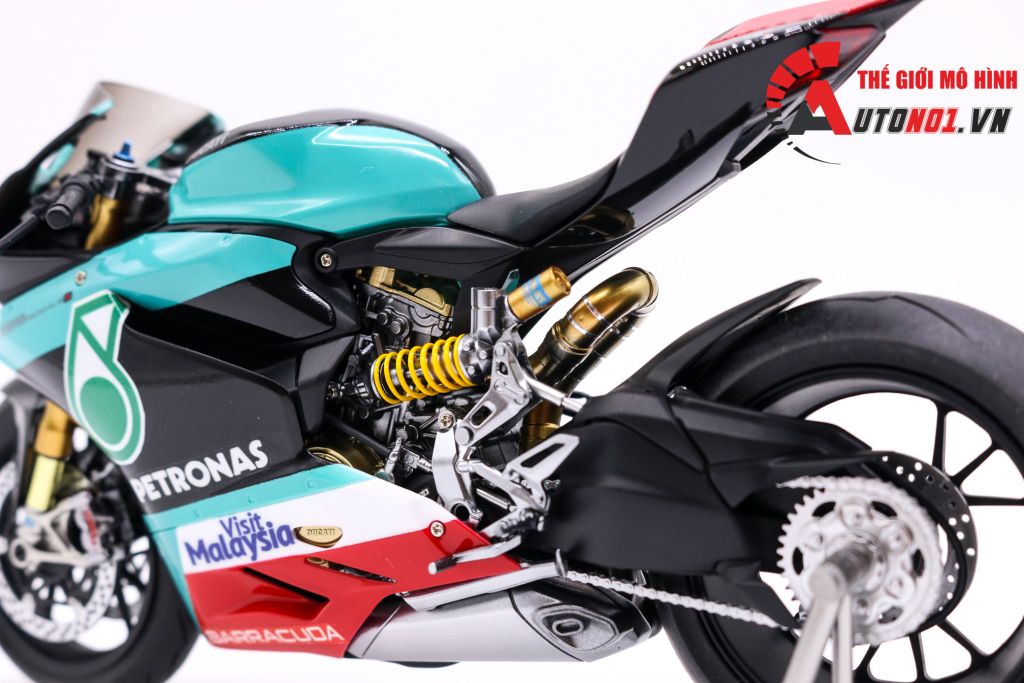 MÔ HÌNH DUCATI 1199 PANIGALE S PETRONAS 1:12 TAMIYA D083