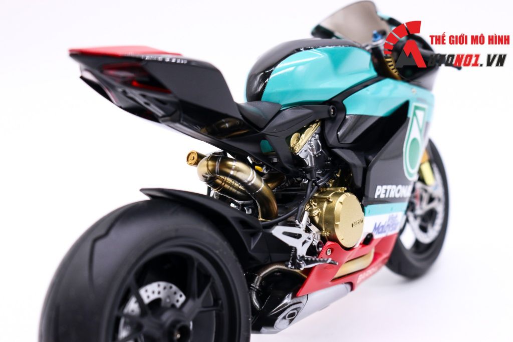 MÔ HÌNH DUCATI 1199 PANIGALE S PETRONAS 1:12 TAMIYA D083