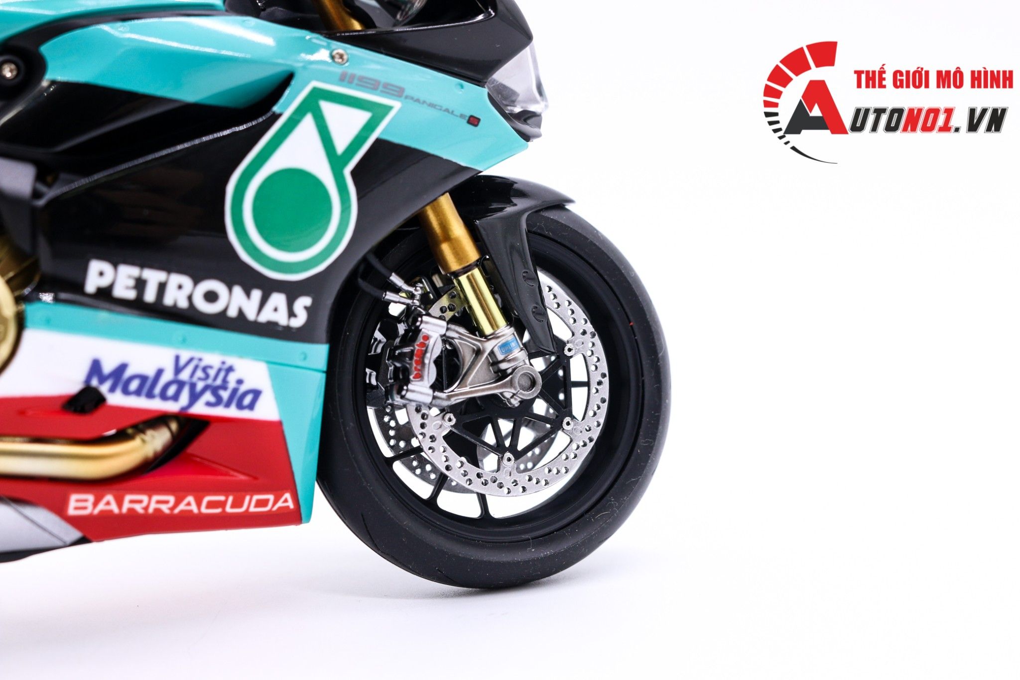  Mô hình xe Ducati 1199 Panigale S Petronas 1:12 Tamiya D083 