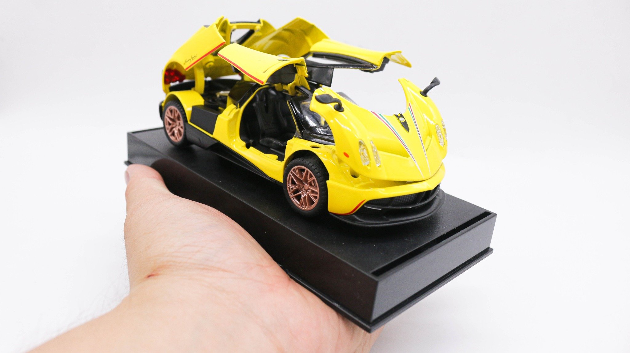  Mô hình xe Pagani Huayra Dinastia full open - đèn âm thanh tỉ lệ 1:32 Alloy Model OT32042 