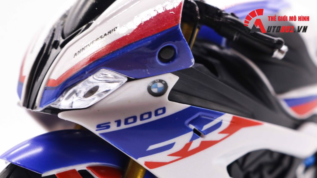 MÔ HÌNH BMW S1000RR WHITE BLUE 2020 ĐỘ PÔ AKRAPOVIC 1:12 D116