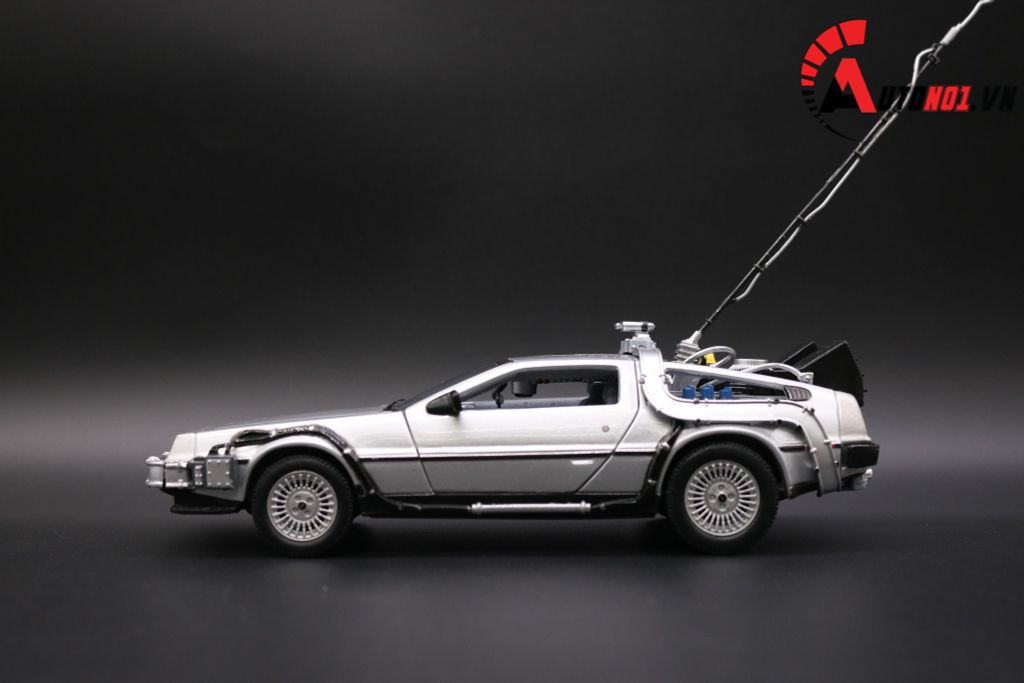 XE MÔ HÌNH DMC BACK TO THE FUTURE I 1:24 WELLY 2477