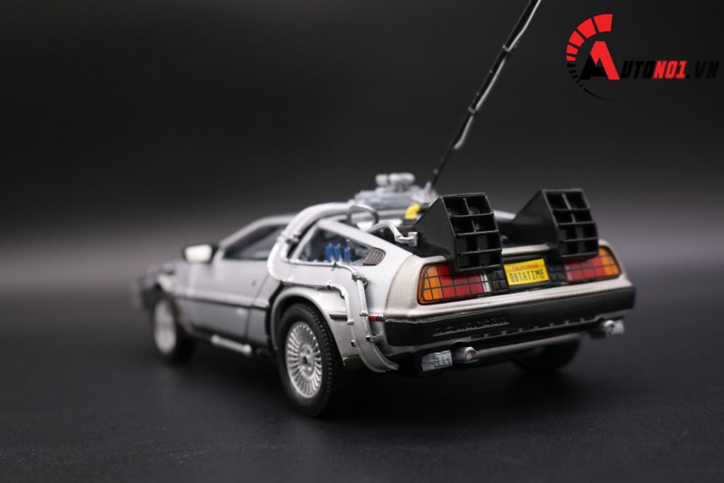 XE MÔ HÌNH DMC BACK TO THE FUTURE I 1:24 WELLY 2477