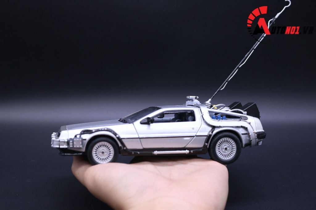 XE MÔ HÌNH DMC BACK TO THE FUTURE I 1:24 WELLY 2477