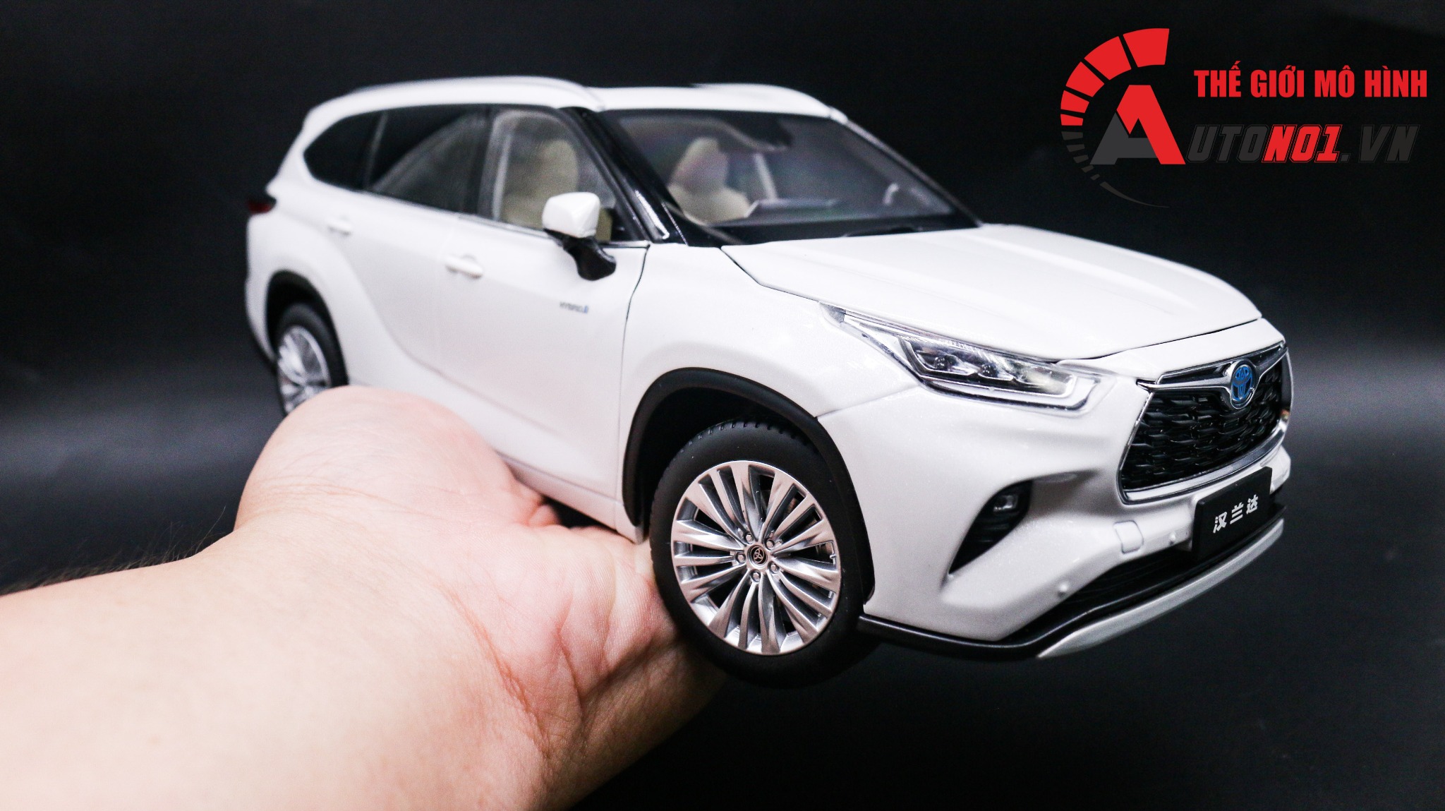  Mô hình xe Toyota Highlander 2021 1:18 Paudi 8067 