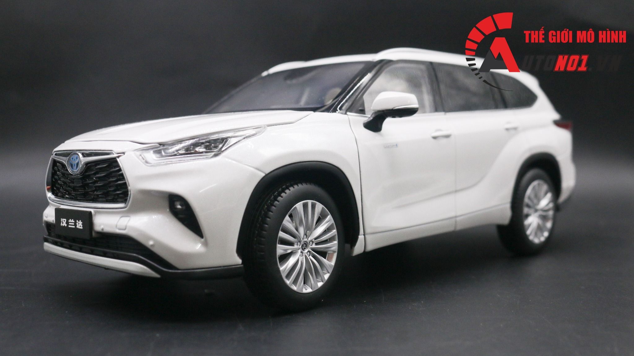  Mô hình xe Toyota Highlander 2021 1:18 Paudi 8067 