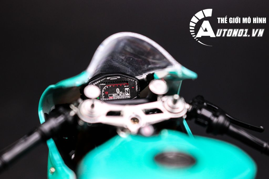 MÔ HÌNH DUCATI 1199 PANIGALE S PETRONAS VERSION 2 1:12 TAMIYA