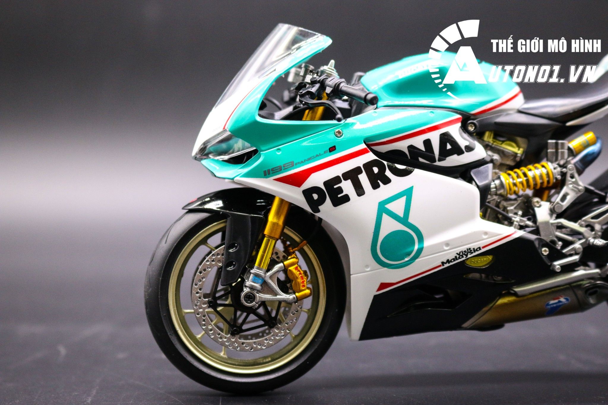  Mô hình xe cao cấp Ducati 1199 Panigale S Petronas Version 2 1:12 Tamiya D085 