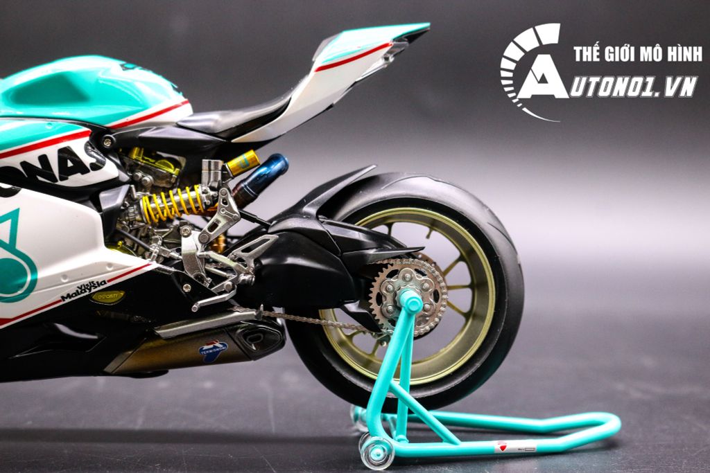 MÔ HÌNH DUCATI 1199 PANIGALE S PETRONAS VERSION 2 1:12 TAMIYA