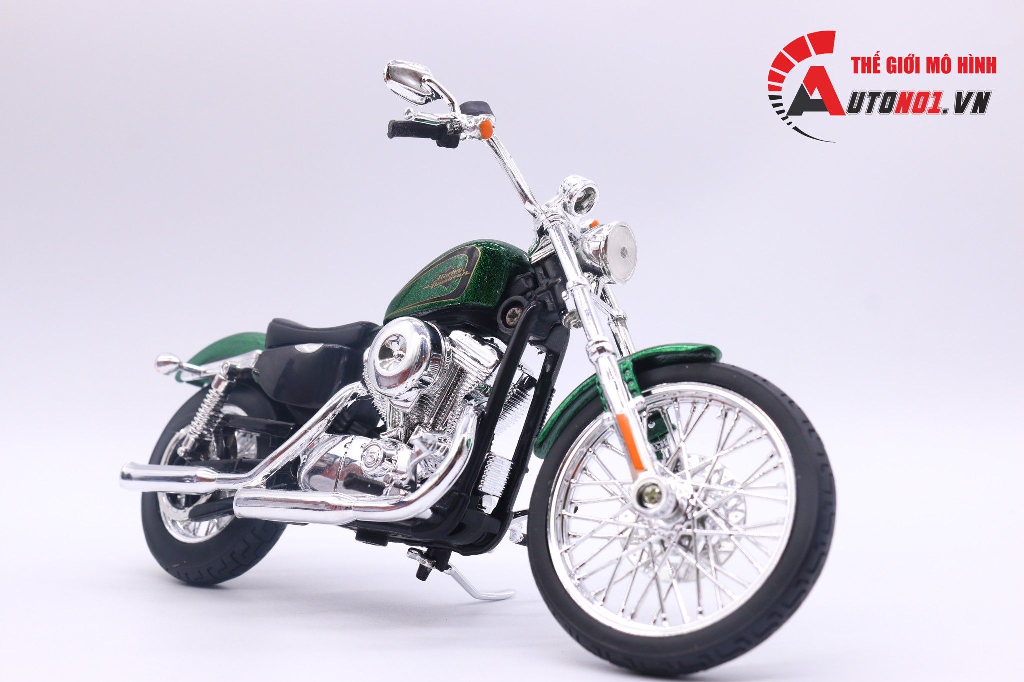  Mô hình xe Harley Davidson 2013 XL1200V Seventy-Two green 1:12 Maisto MT021 