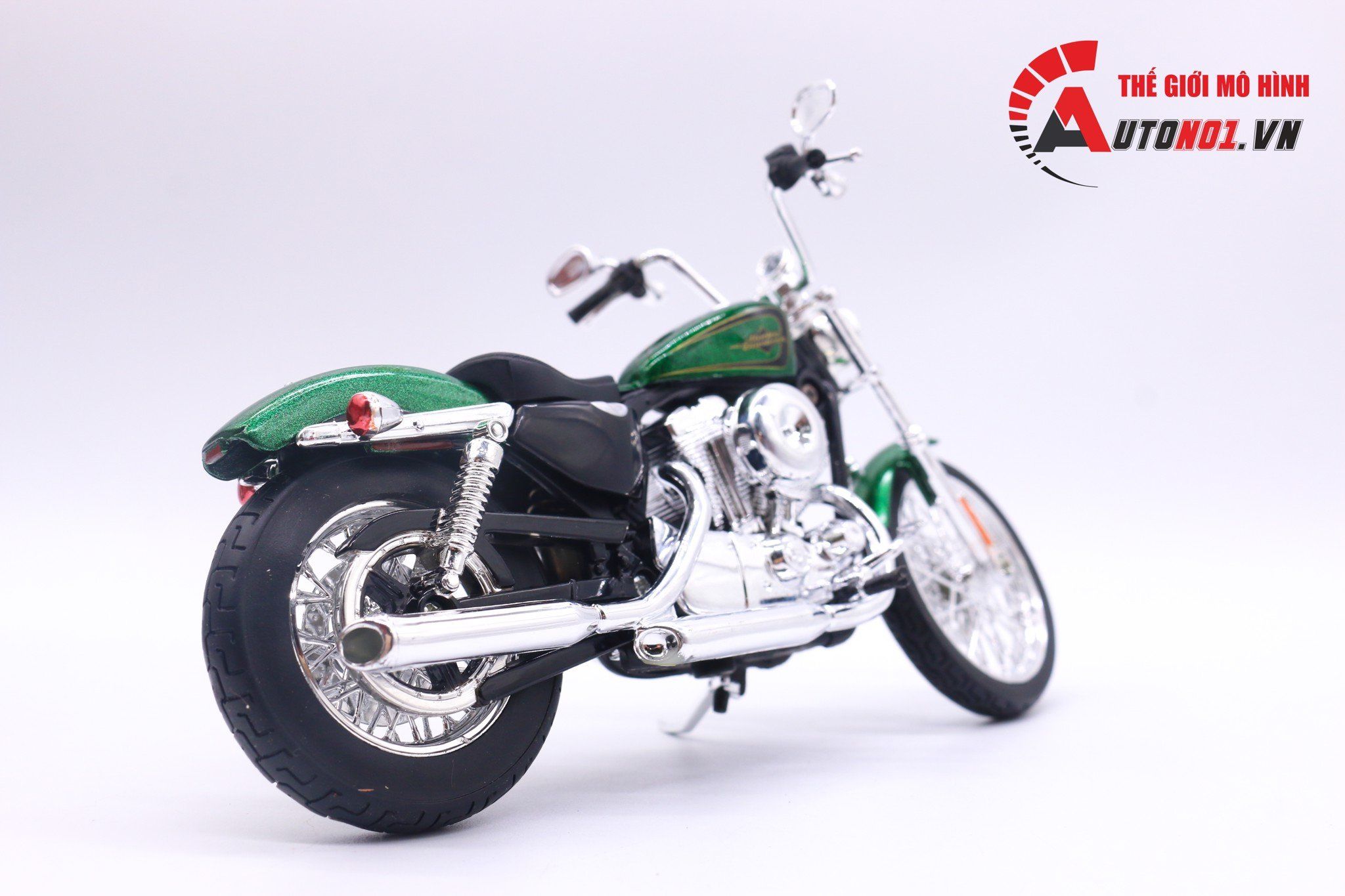  Mô hình xe Harley Davidson 2013 XL1200V Seventy-Two green 1:12 Maisto MT021 