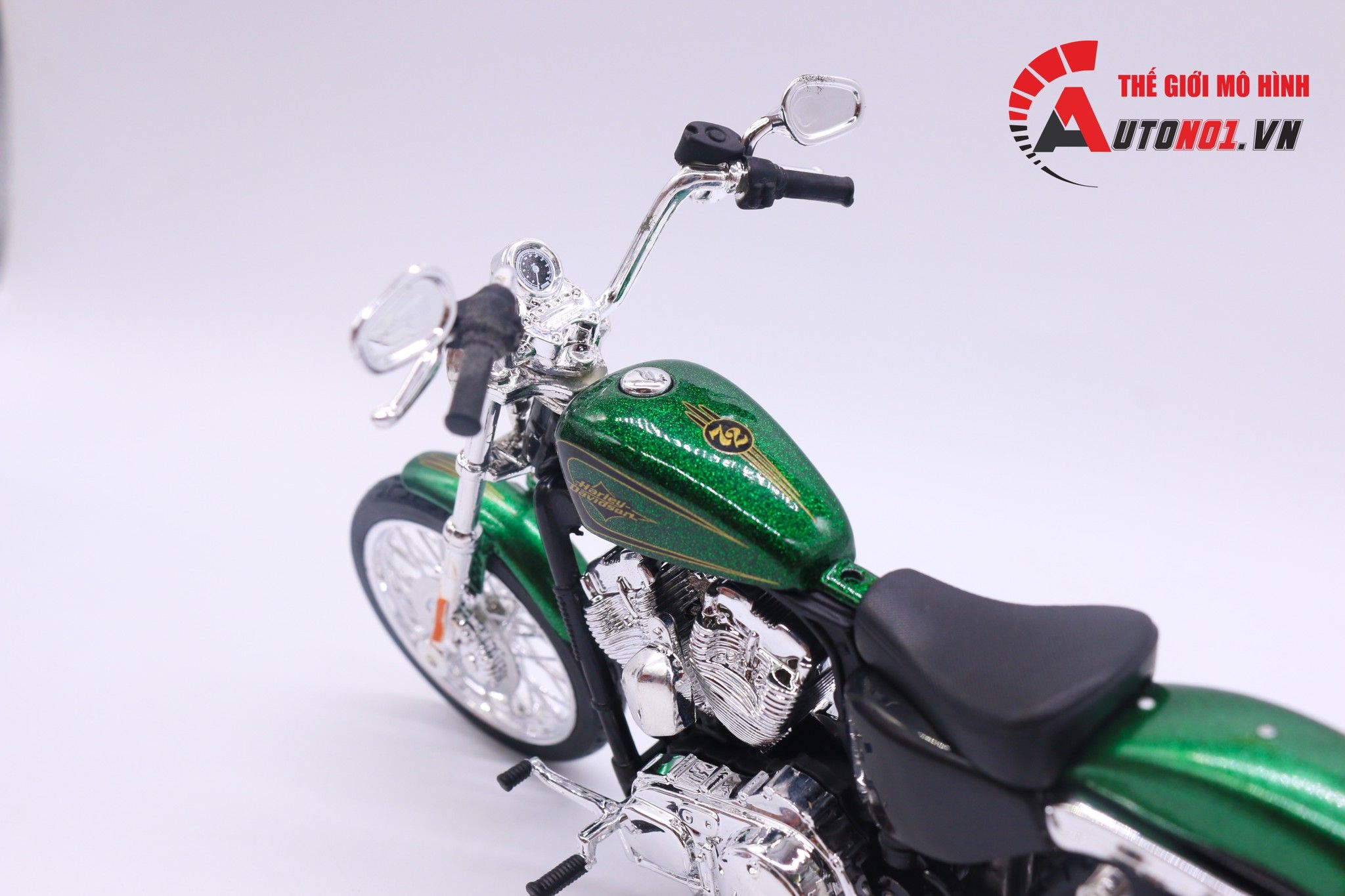  Mô hình xe Harley Davidson 2013 XL1200V Seventy-Two green 1:12 Maisto MT021 