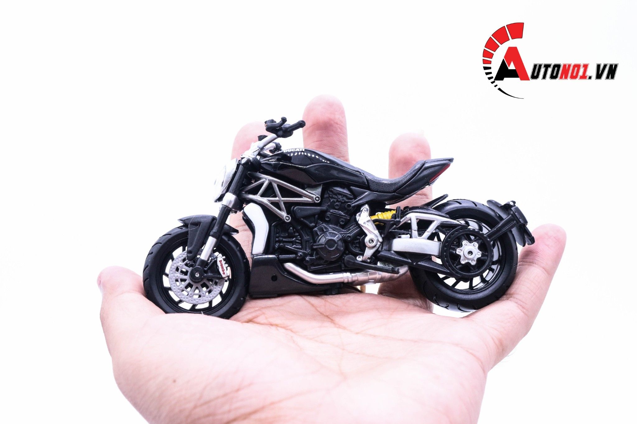  Mô hình xe Ducati XDiavel s 1:18 Bburago 5887 