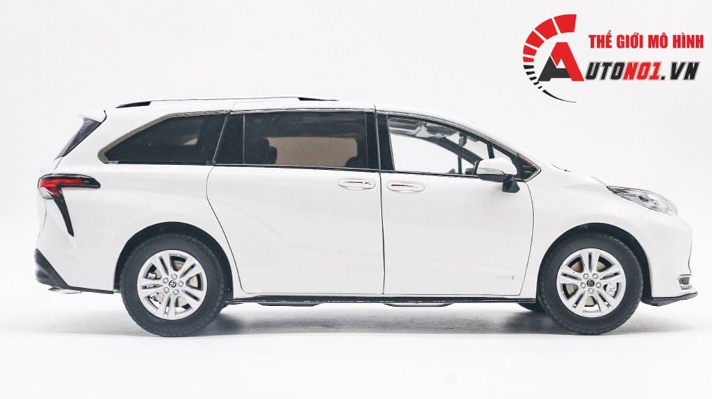 MÔ HÌNH XE TOYOTA SIENNA MPV 1:18 DEALER 8075