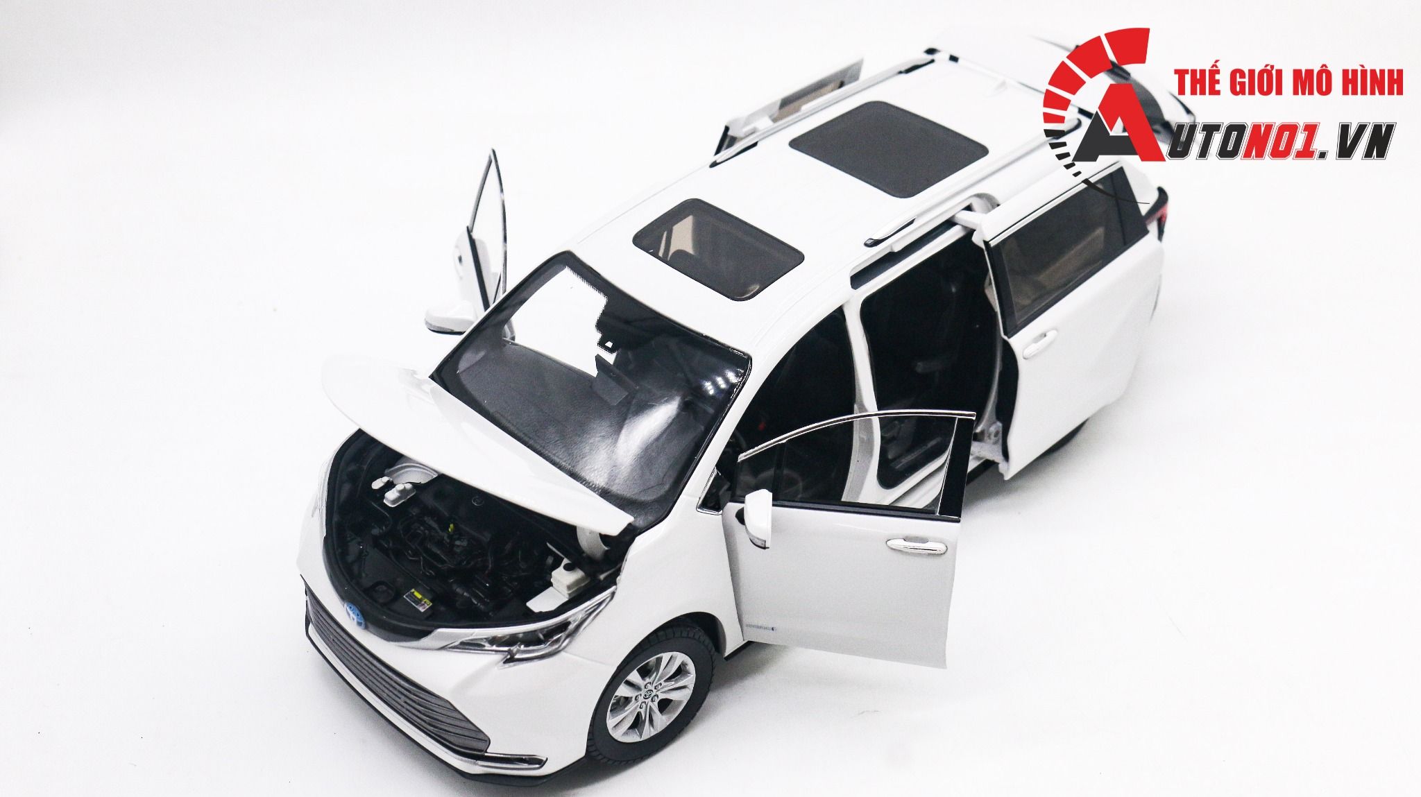  Mô hình xe Toyota Sienna MPV 1:18 Dealer 8075 