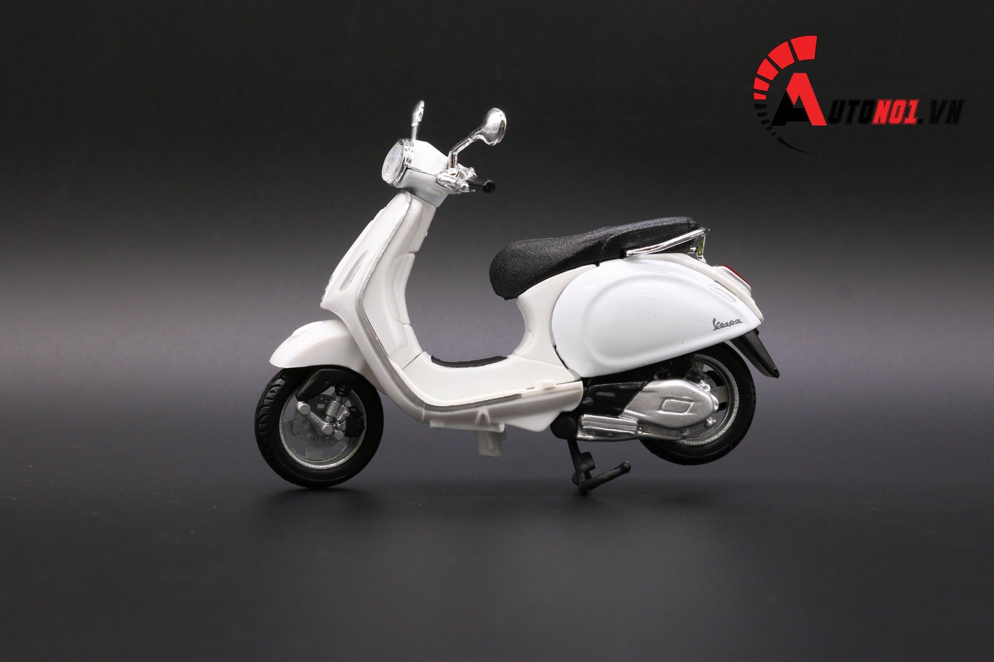  Mô hình xe Vespa primavera 150 white 1:18 Maisto 7070C 