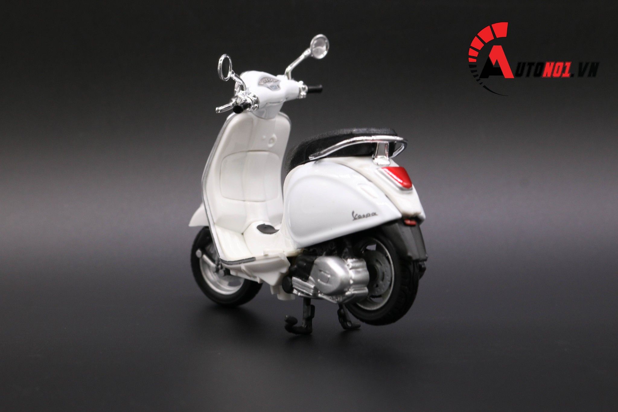  Mô hình xe Vespa primavera 150 white 1:18 Maisto 7070C 