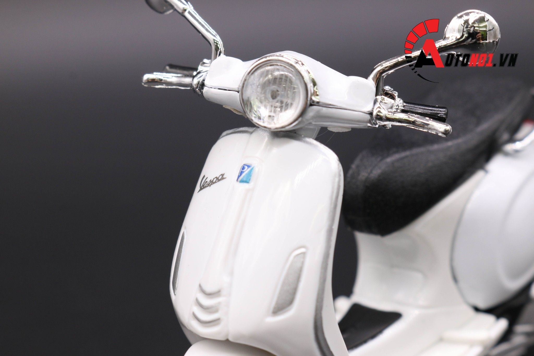  Mô hình xe Vespa primavera 150 white 1:18 Maisto 7070C 