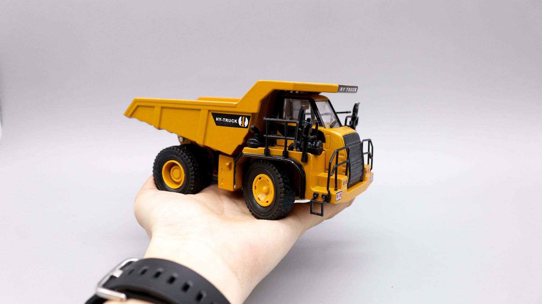  Mô hình kim loại xe ben chở cát , đá 1:50 hytruck 5569 