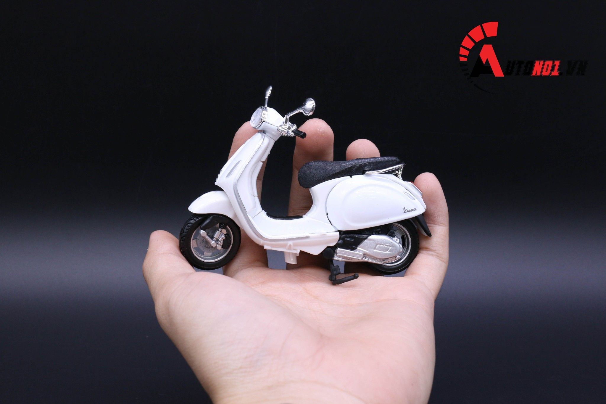  Mô hình xe Vespa primavera 150 white 1:18 Maisto 7070C 