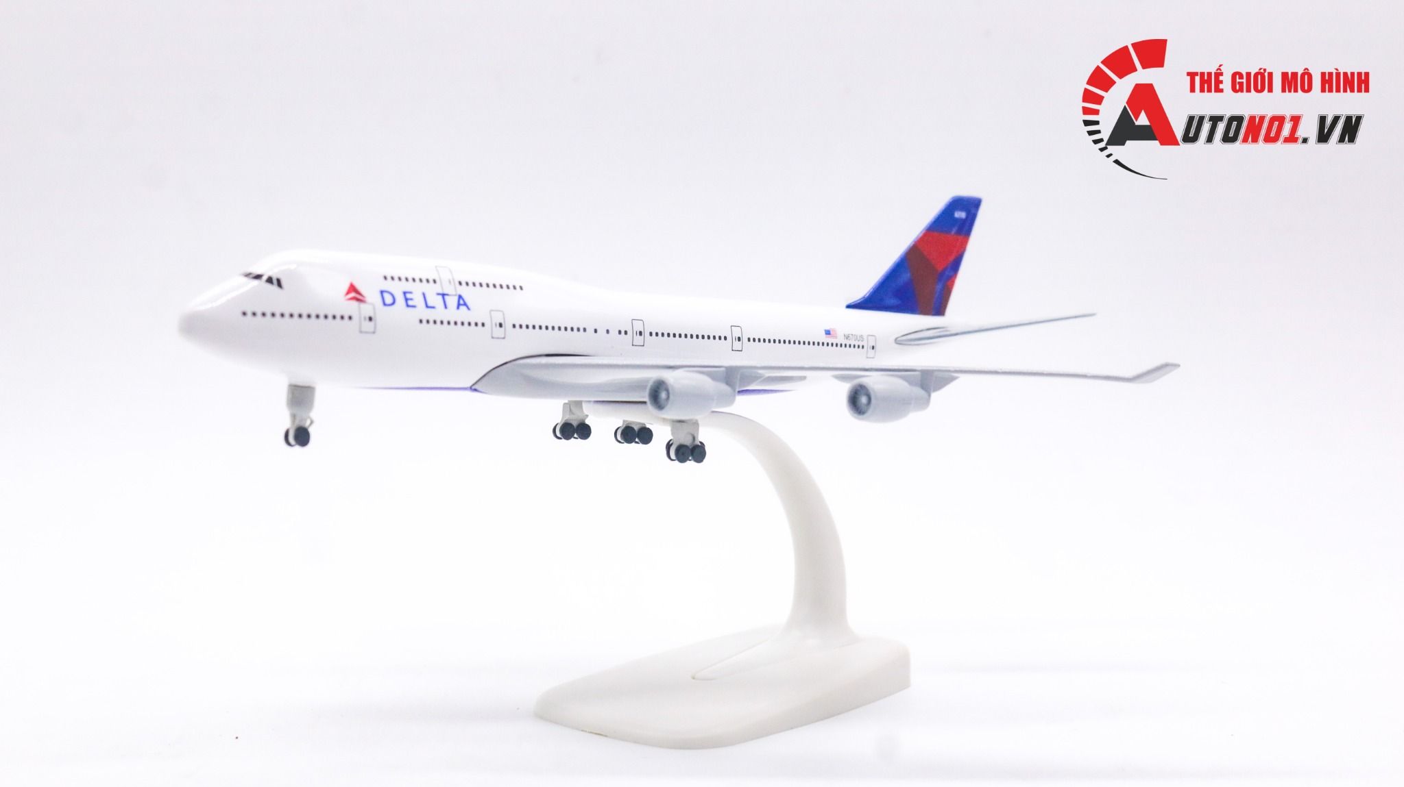  Mô hình máy bay Macon Georgia USA Delta Airlines Boeing B747 có bánh xe 20cm MB20049 