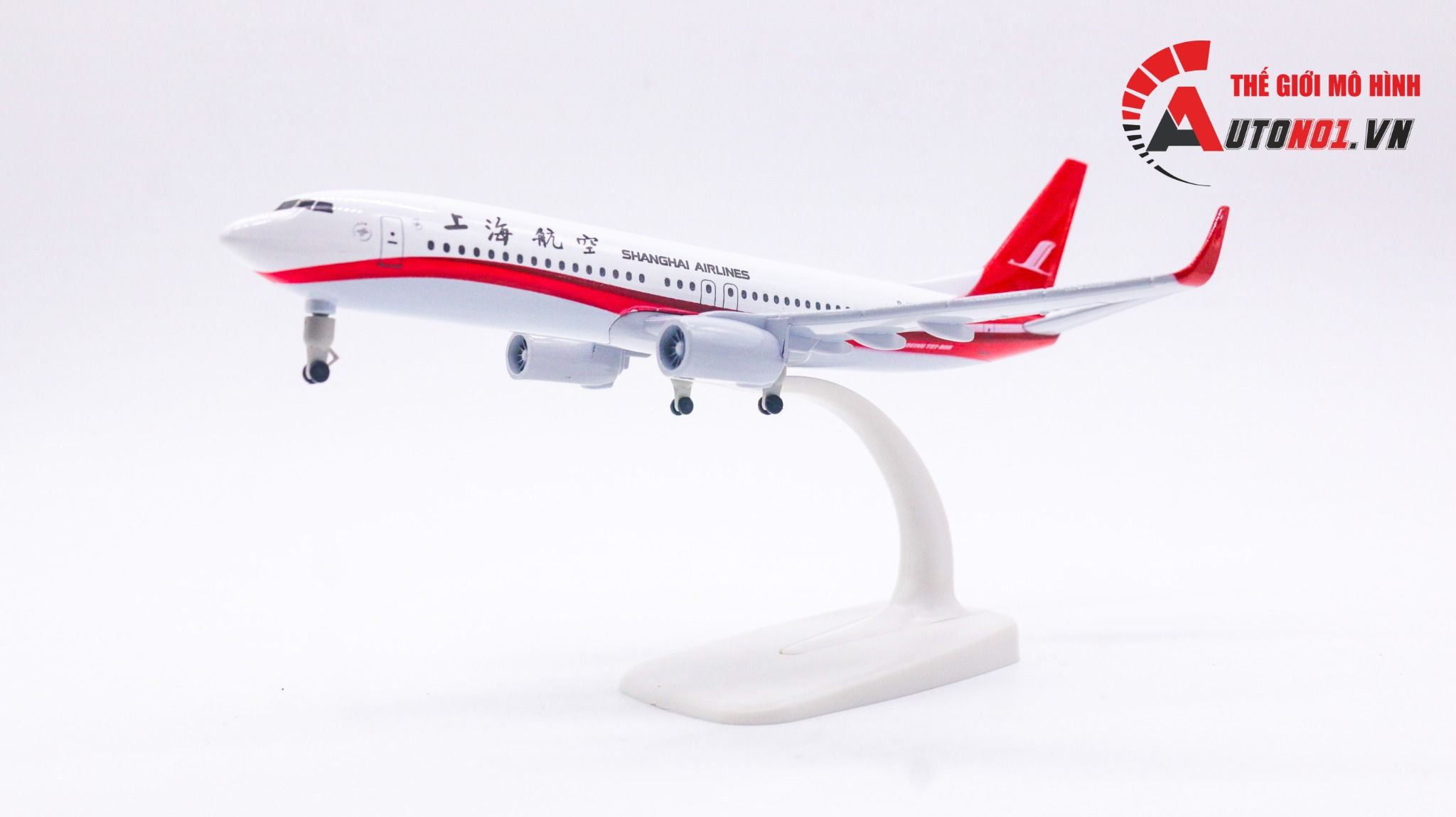  Mô hình máy bay China Shanghai Airlines Boeing B737 có bánh xe 20cm MB20038 