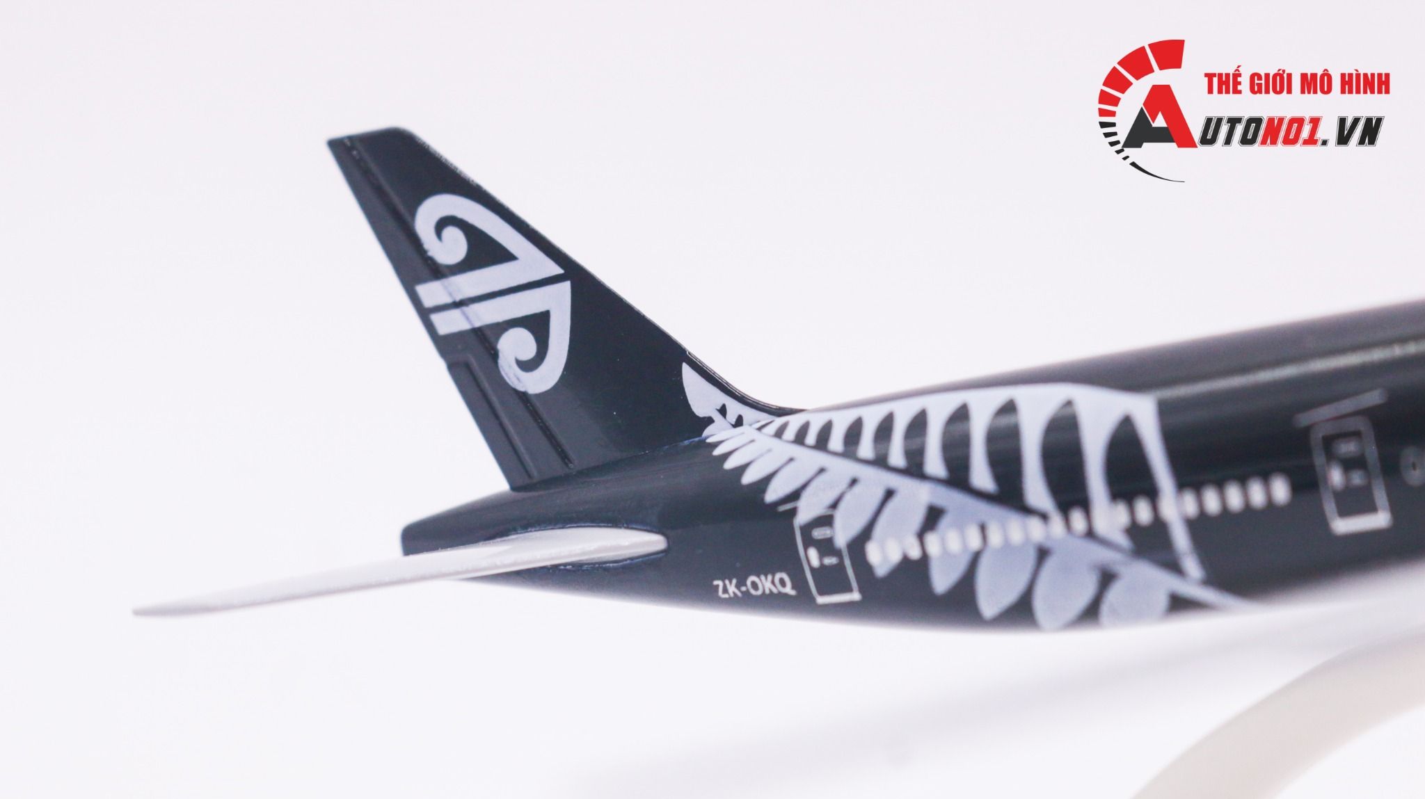  Mô hình máy bay Air New Zealand Boeing B777 có bánh xe 20cm MB20043 