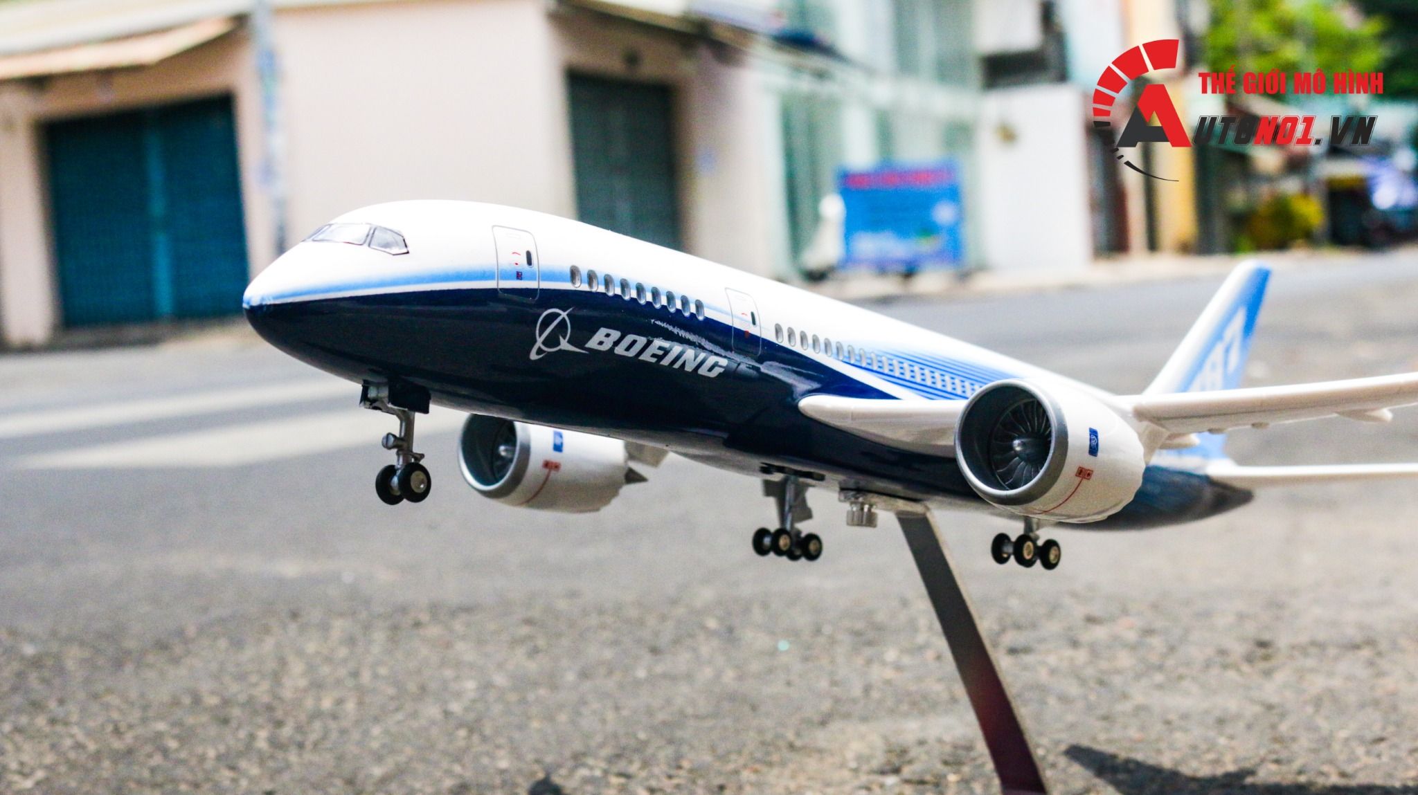  Mô hình máy bay USA Boeing B787 1:160 có đèn led tự động theo tiếng vỗ tay hoặc chạm MB47029 