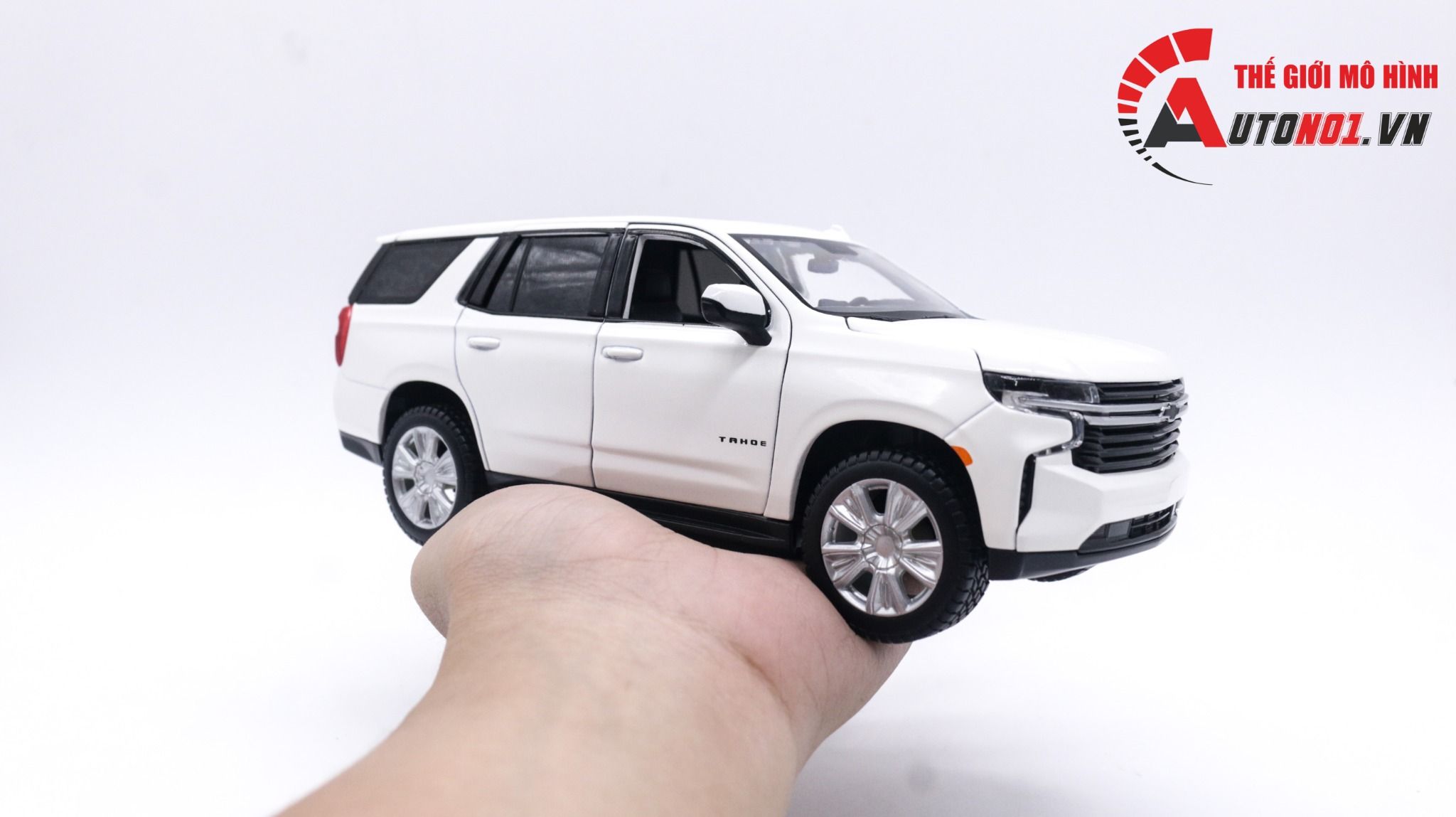  Mô hình xe Chevrolet Tahoe 2021 mở được 2 cửa tỉ lệ 1:26 Maisto OT042 