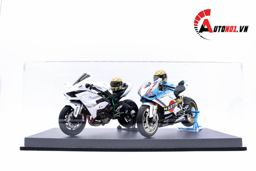 HỘP TRƯNG BÀY MICA CAO CẤP ĐẾ CARBON 31x15x12CM 3973