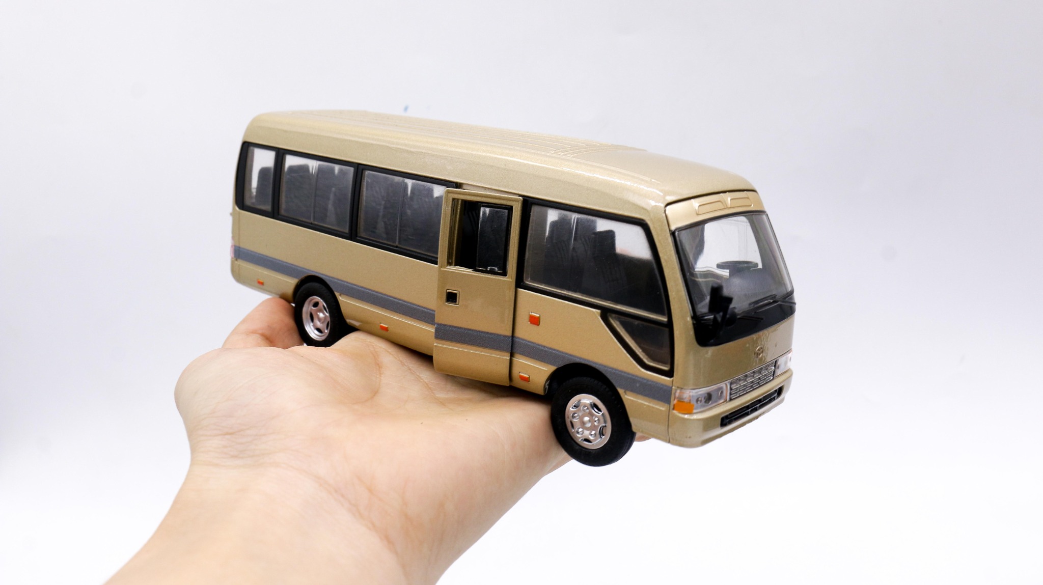 XE MÔ HÌNH TOYOTA COASTER BUS 1:32 SHENG HUI 1649