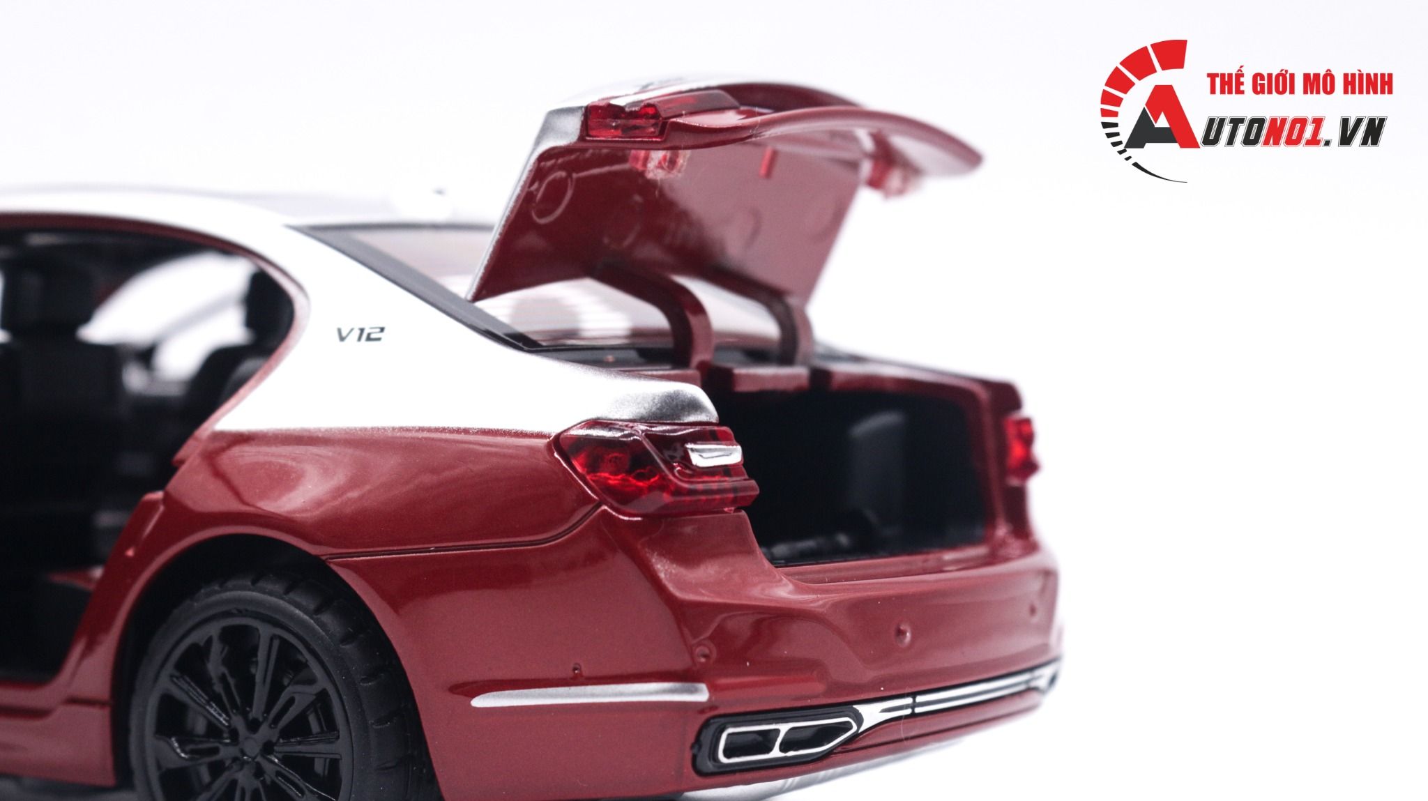  Mô hình xe BMW 760LI full kính full open tỉ lệ 1:24 Chimei model OT034 