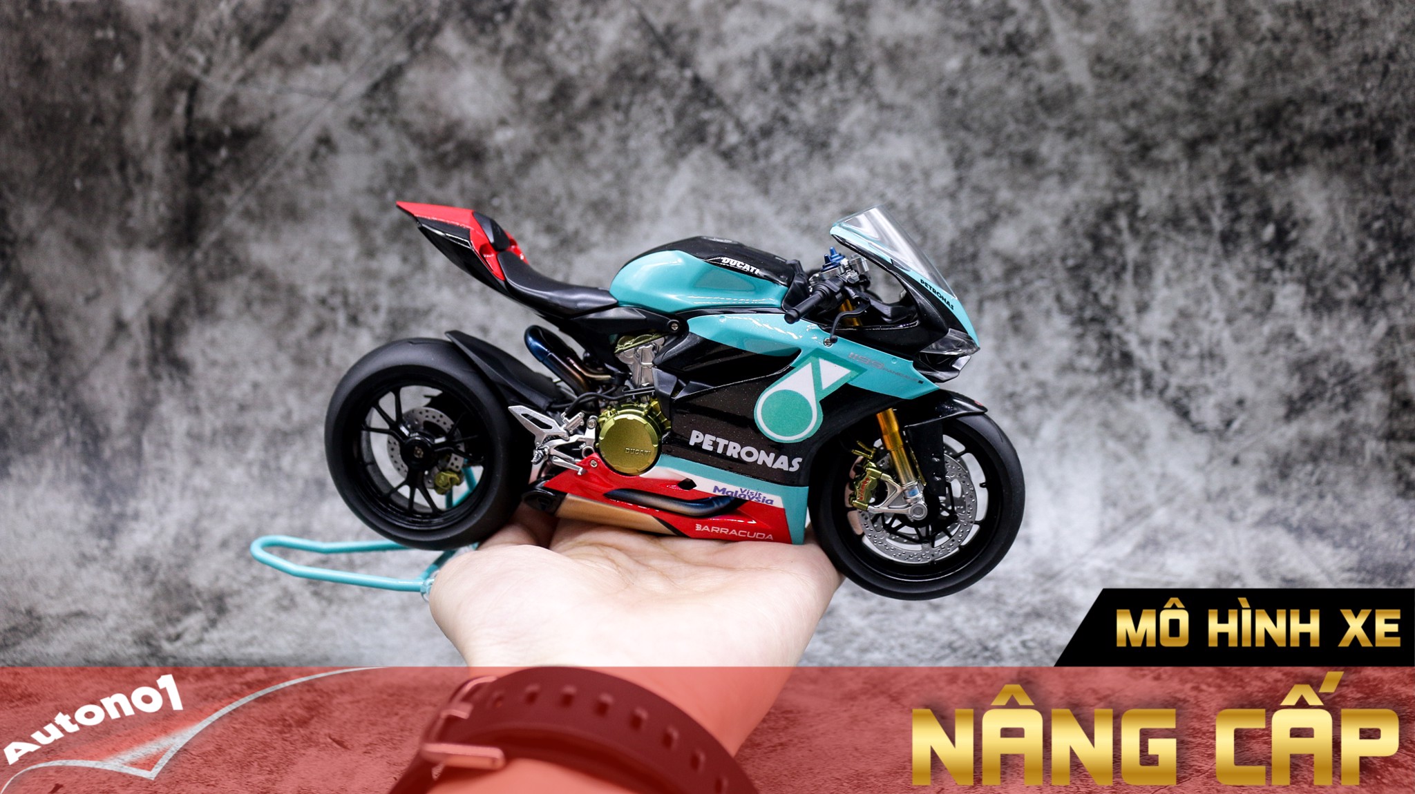 MÔ HÌNH DUCATI 1199 PANIGALE S PETRONAS 1:12 TAMIYA D083