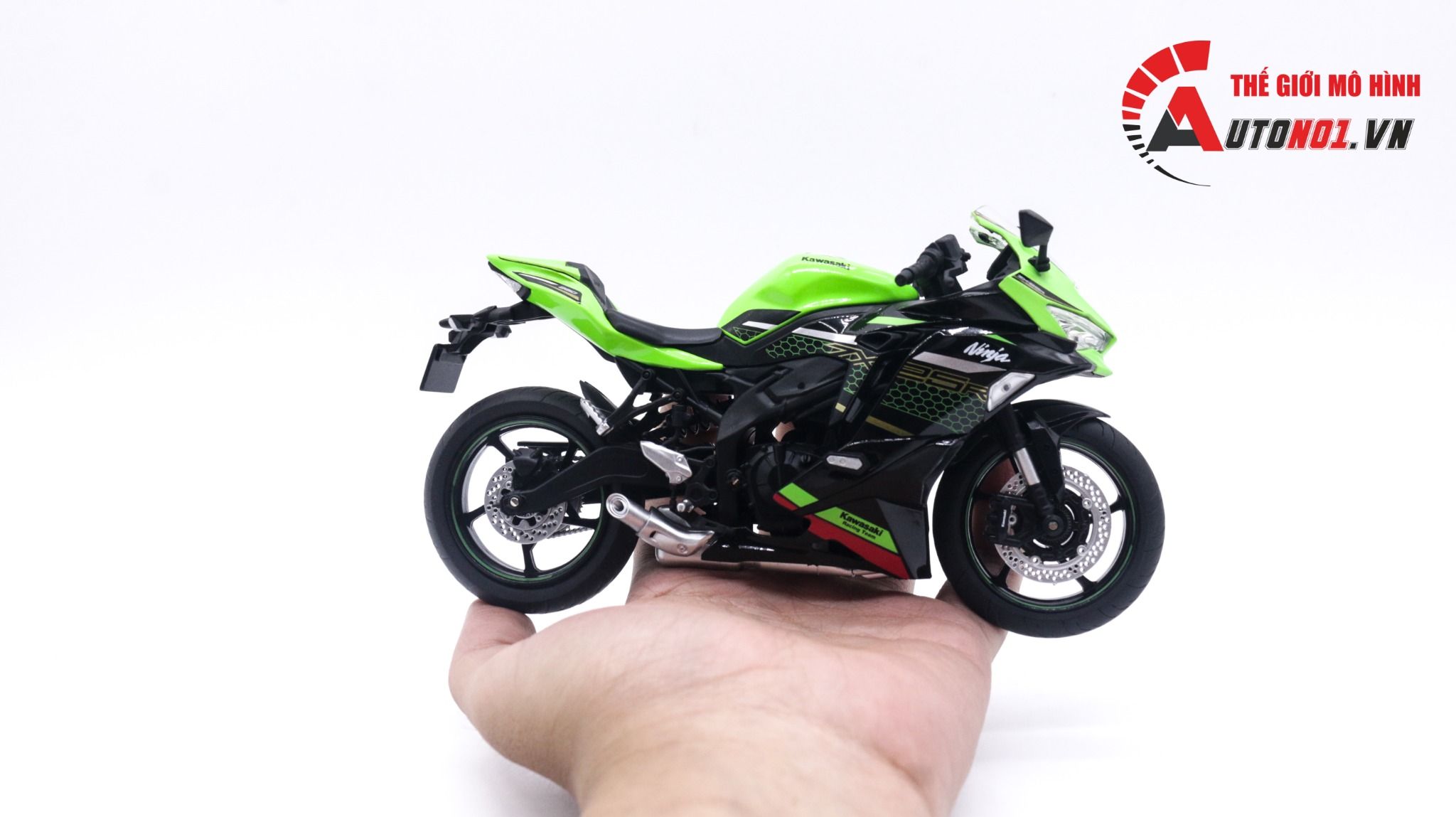  Mô hình xe Kawasaki Ninja ZX25R 2022 tỉ lệ 1:12 Aoshima MT012 