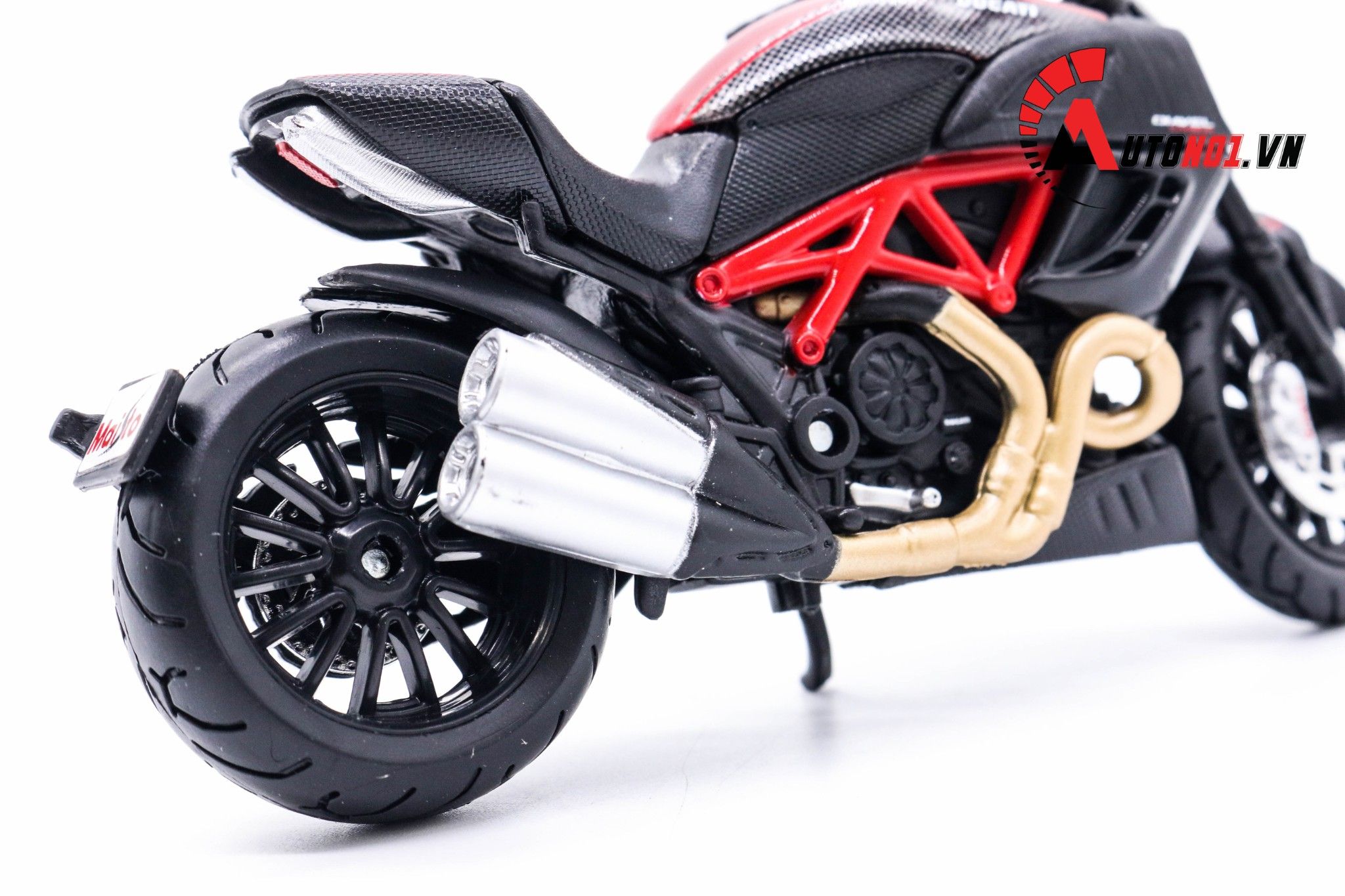 Mô hình xe mô tô Ducati Diavel Carbon tỉ lệ 1:18 Maisto MT18054 