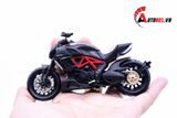  Mô hình xe mô tô Ducati Diavel Carbon tỉ lệ 1:18 Maisto MT18054 