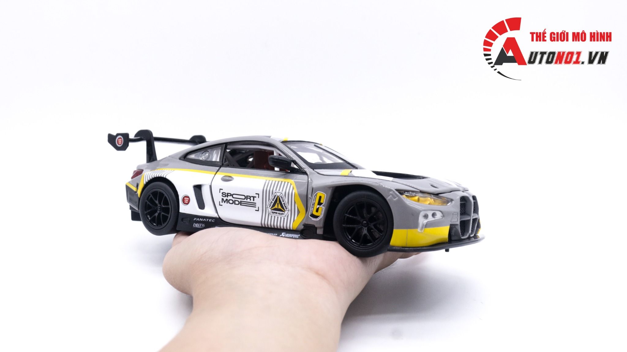  Mô hình xe BMW M4 GT3 tỉ lệ 1:24 Coolchicauto 68282K OT055 