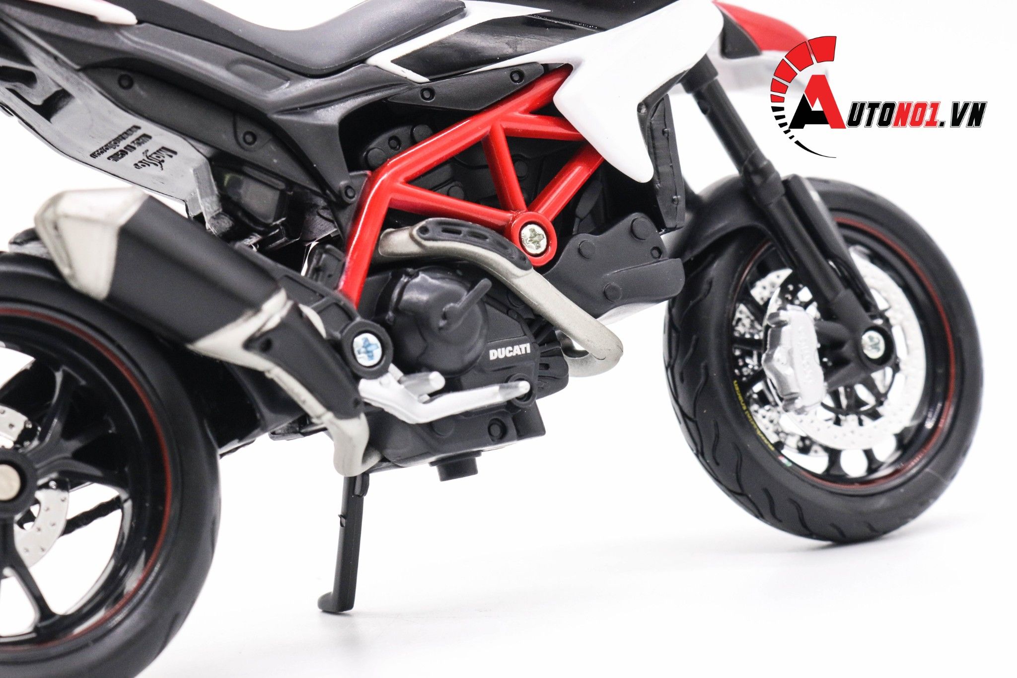  Mô hình xe Ducati Hypermotard red white có đế 1:12 Maisto MT083 