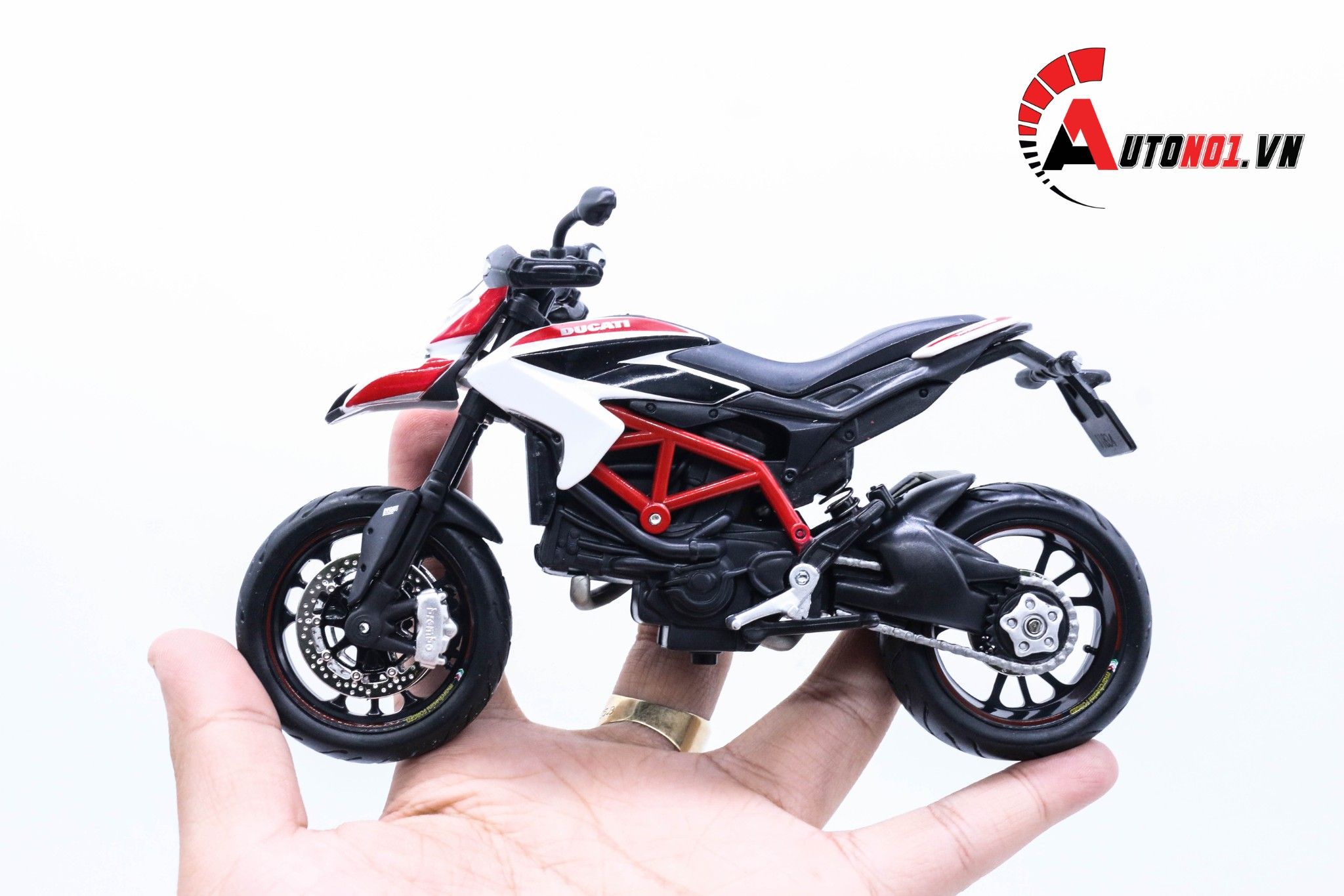  Mô hình xe Ducati Hypermotard red white có đế 1:12 Maisto MT083 