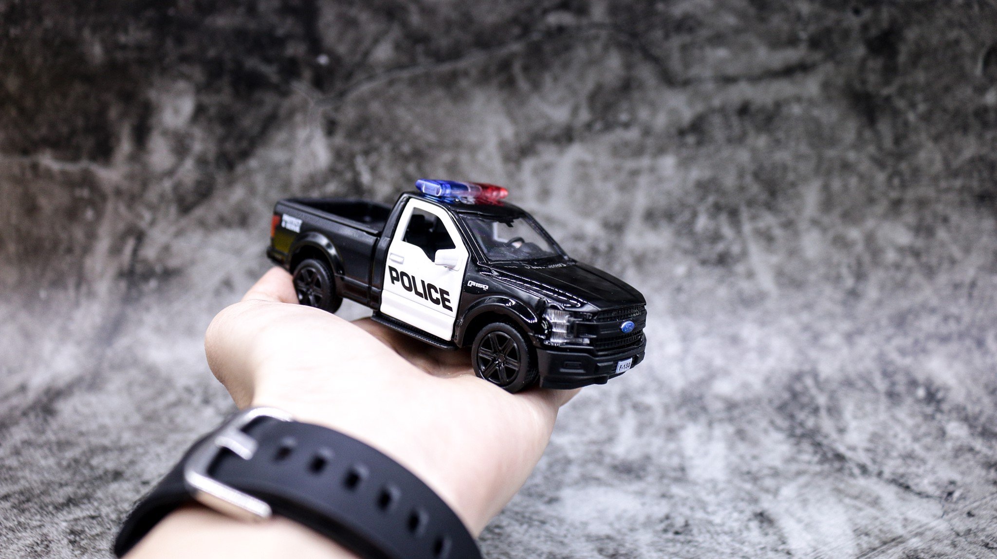 MÔ HÌNH XE FORD F150 POLICE 1:36 SCALE MODEL 7158