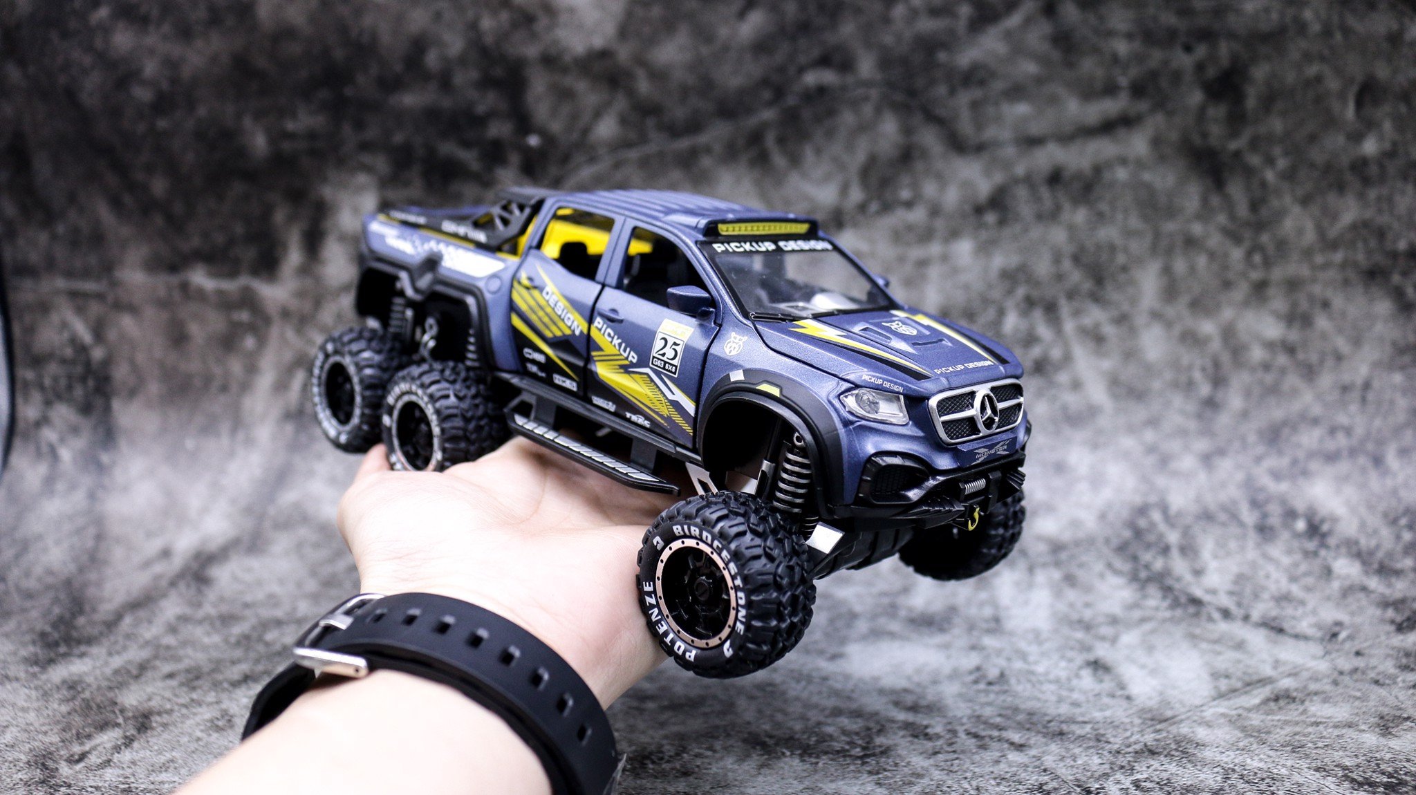 MÔ HÌNH XE MERCEDES X-CLASS 6X6 PICKUP OFFROAD BLUE 1:28 CHIMEI MODEL 7149