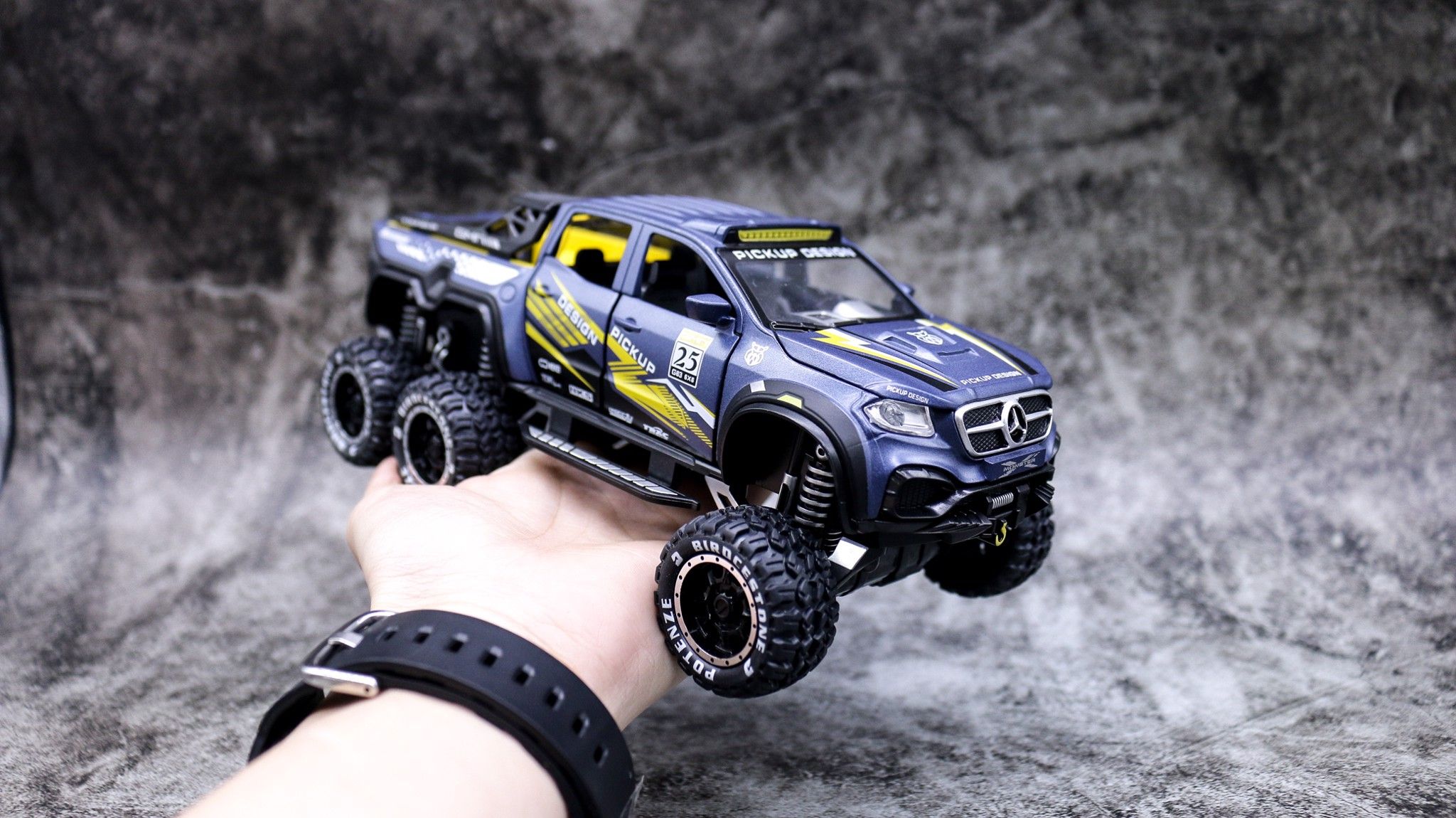  Mô hình xe Mercedes X-Class 6x6 Pickup Offroad 1:28 Chimei Model 7149 