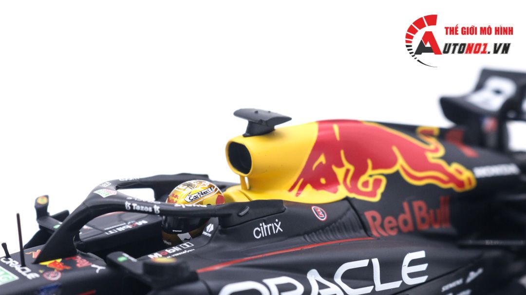  Mô hình xe đua F1 Oracle Red Bull racing 2022 RB18 hộp mica có figure 1:24 Bburago OT061 