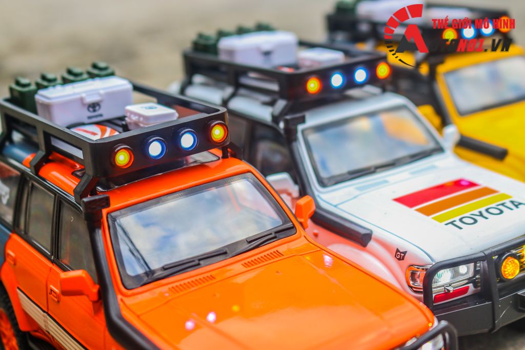  Mô hình xe Toyota Land Cruiser LC80 full open - kèm phụ kiện tỉ lệ 1:24 Chezhi C4062 