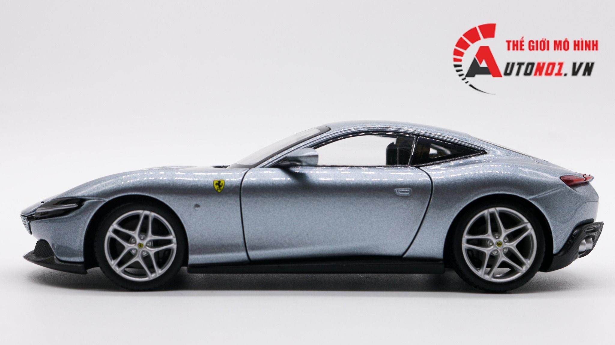  Mô hình xe Ferrari Roma Silver đánh lái được full open 1:24 Bburago 7926 