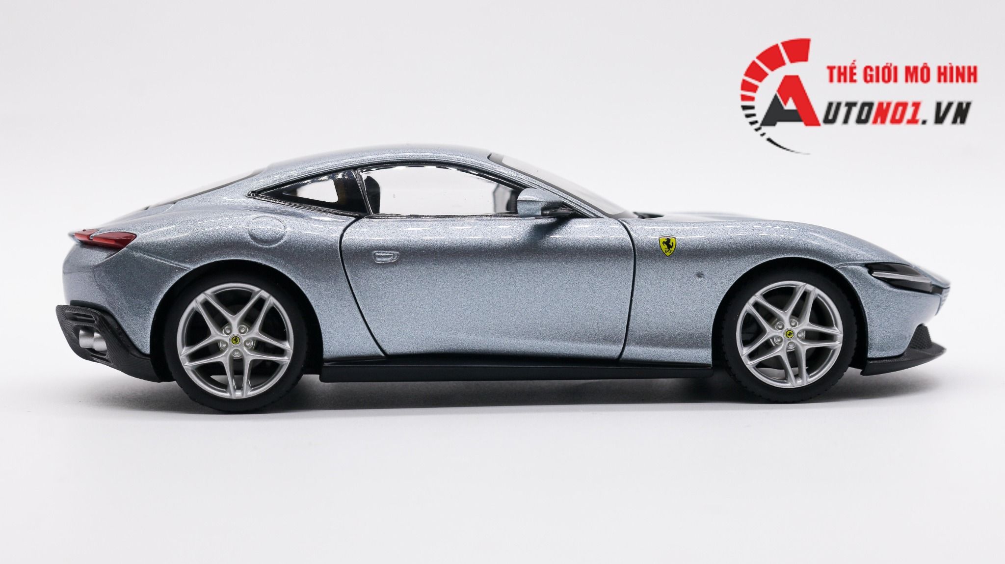  Mô hình xe Ferrari Roma Silver đánh lái được full open 1:24 Bburago 7926 