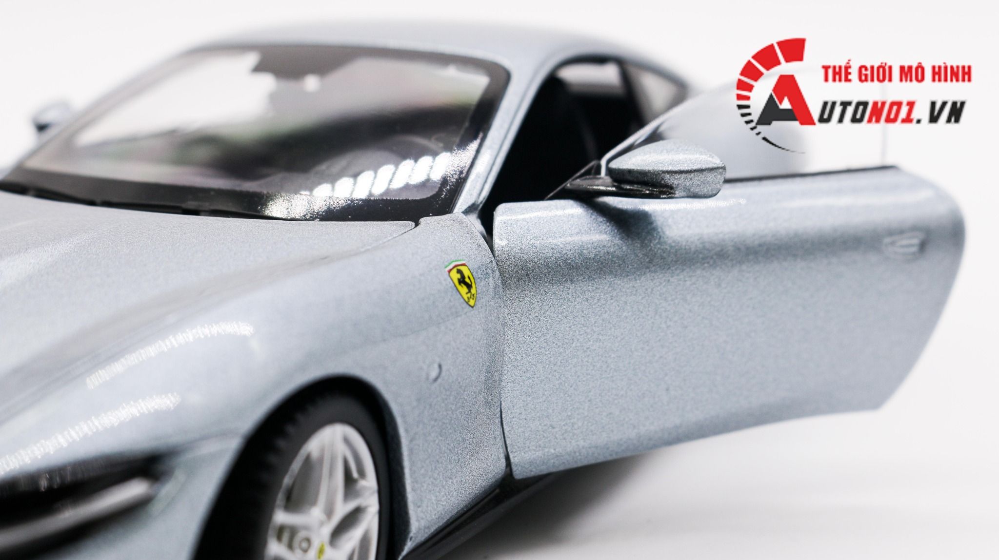  Mô hình xe Ferrari Roma Silver đánh lái được full open 1:24 Bburago 7926 